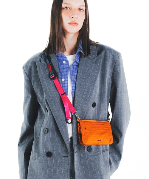 Topologie(トポロジー)の「Flat Sacoche Small(フラット サコッシュ スモール)(ショルダーバッグ・レディース・オレンジ・ONE SIZE)」の5枚目の写真