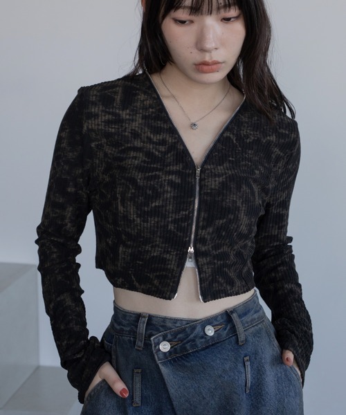 VACANCY(ヴァカンシー)の「ケミカル加工ZIPリブカーディガン(Tシャツ/カットソー・レディース・ブラック/ベージュ・FREE)」の5枚目の写真