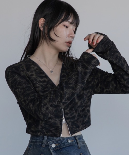 VACANCY(ヴァカンシー)の「ケミカル加工ZIPリブカーディガン(Tシャツ/カットソー・レディース・ブラック/ベージュ・FREE)」の3枚目の写真