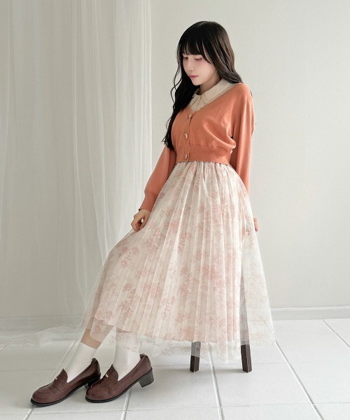 an another angelus(アンアナザーアンジェラス)の「ローズカメオ釦Vネックニットカーディガン(カーディガン/ボレロ・レディース・アイボリー/コーラルピンク/ブルー・FREE)」の9枚目の写真