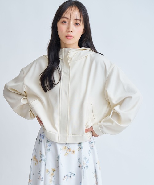 NOELA(ノエラ)の「コンパクトフーディージャケット(その他アウター・レディース・オフホワイト/ベージュ・M/S)」の2枚目の写真