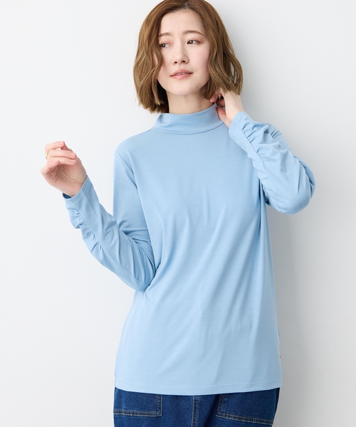 Petit Honfleur(プチオンフルール)の「袖シャーリングハイネックトップス(Tシャツ/カットソー・レディース・アイボリー/ブラック/サックスブルー/グレー・M/L)」の5枚目の写真