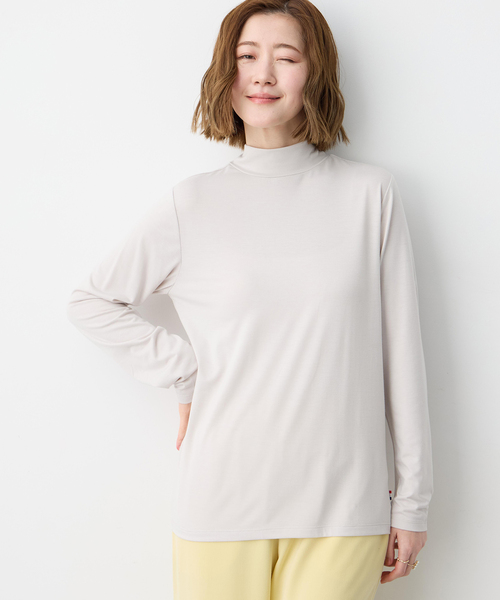 Petit Honfleur(プチオンフルール)の「袖シャーリングハイネックトップス(Tシャツ/カットソー・レディース・アイボリー/ブラック/サックスブルー/グレー・M/L)」の12枚目の写真