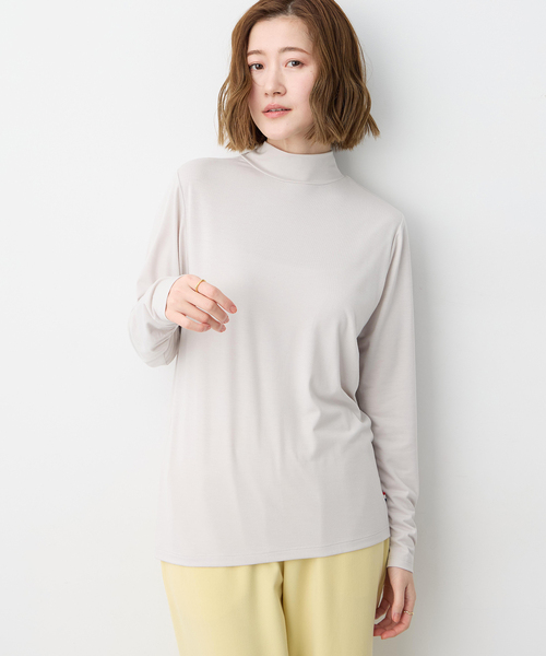 Petit Honfleur(プチオンフルール)の「袖シャーリングハイネックトップス(Tシャツ/カットソー・レディース・アイボリー/ブラック/サックスブルー/グレー・M/L)」の13枚目の写真