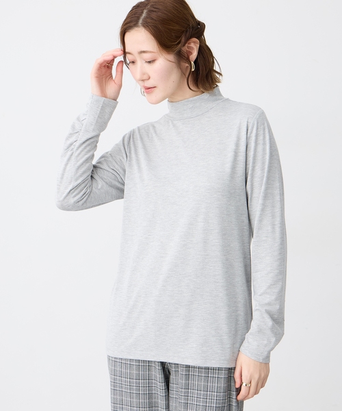 Petit Honfleur(プチオンフルール)の「袖シャーリングハイネックトップス(Tシャツ/カットソー・レディース・アイボリー/ブラック/サックスブルー/グレー・M/L)」の18枚目の写真