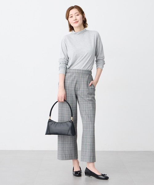 Petit Honfleur(プチオンフルール)の「袖シャーリングハイネックトップス(Tシャツ/カットソー・レディース・アイボリー/ブラック/サックスブルー/グレー・M/L)」の19枚目の写真