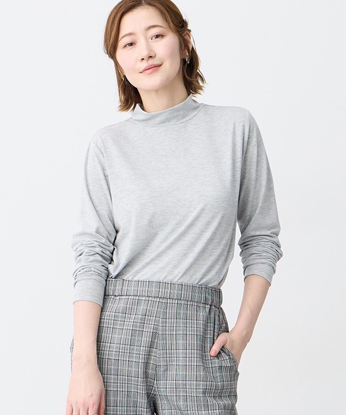 Petit Honfleur(プチオンフルール)の「袖シャーリングハイネックトップス(Tシャツ/カットソー・レディース・アイボリー/ブラック/サックスブルー/グレー・M/L)」の3枚目の写真