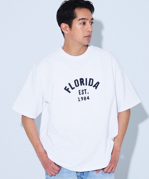 coca(coca)(コカ)の「インレイ裏毛スウェットワッペントップス(スウェット・メンズ・ホワイト/チャコール・L/M/XL)」の1枚目の写真