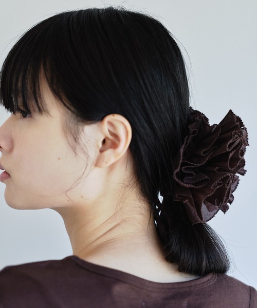 SALON adam et rope'(サロン アダム エ ロペ)の「【AAYUSHI(アユーシ) for SALON】別注ペプラムラッフルTシャツ(Tシャツ/カットソー・レディース・キナリ/ダークブラウン・FREE)」の4枚目の写真