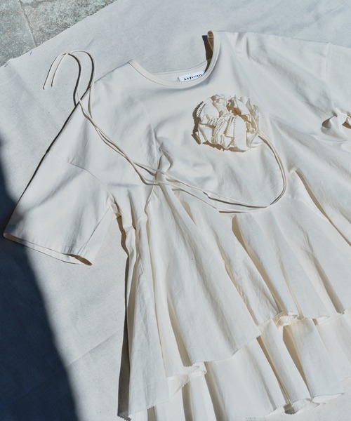 SALON adam et rope'(サロン アダム エ ロペ)の「【AAYUSHI(アユーシ) for SALON】別注ペプラムラッフルTシャツ(Tシャツ/カットソー・レディース・キナリ/ダークブラウン・FREE)」の5枚目の写真