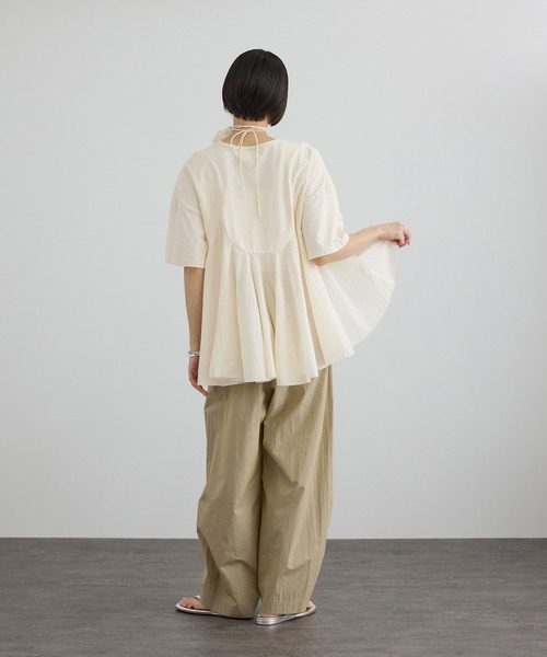 SALON adam et rope'(サロン アダム エ ロペ)の「【AAYUSHI(アユーシ) for SALON】別注ペプラムラッフルTシャツ(Tシャツ/カットソー・レディース・キナリ/ダークブラウン・FREE)」の11枚目の写真