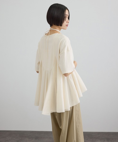 SALON adam et rope'(サロン アダム エ ロペ)の「【AAYUSHI(アユーシ) for SALON】別注ペプラムラッフルTシャツ(Tシャツ/カットソー・レディース・キナリ/ダークブラウン・FREE)」の12枚目の写真