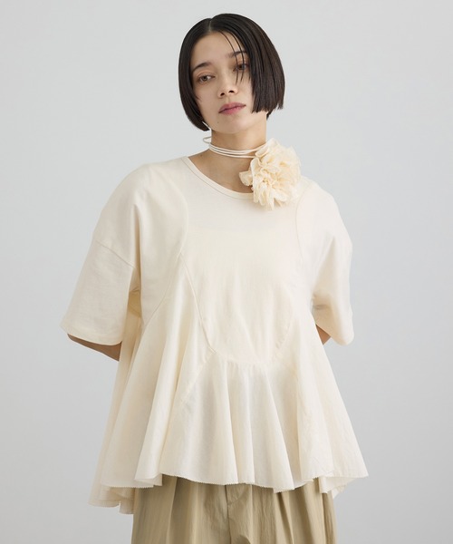 SALON adam et rope'(サロン アダム エ ロペ)の「【AAYUSHI(アユーシ) for SALON】別注ペプラムラッフルTシャツ(Tシャツ/カットソー・レディース・キナリ/ダークブラウン・FREE)」の14枚目の写真
