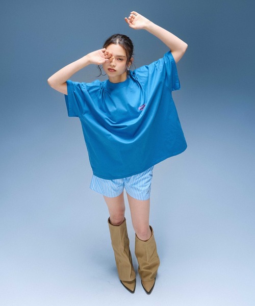 X-girl（エックスガール）の「FACE AND SCRIPT MIX LOGO S/S BIG TEE DRESS（ワンピース・レディース・ブルー/ブラック/ホワイト・S/M）」の6枚目の写真