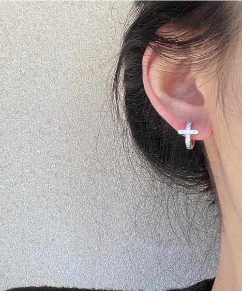 Forcement(フォースメント)の「耳元に上品な輝きクロスフープピアス アクセサリー フープ ピアス 両耳 耳元 ファッション雑貨 ストーン 輝き ミニサイズ デイリー お出かけ オケージョン セレモニー 定番 カジュアル セット(ピアス(両耳用)・レディース・シルバー/ゴールド・FREE)」の7枚目の写真