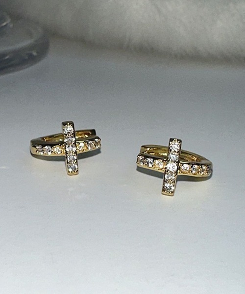 Forcement(フォースメント)の「耳元に上品な輝きクロスフープピアス アクセサリー フープ ピアス 両耳 耳元 ファッション雑貨 ストーン 輝き ミニサイズ デイリー お出かけ オケージョン セレモニー 定番 カジュアル セット(ピアス(両耳用)・レディース・シルバー/ゴールド・FREE)」の3枚目の写真