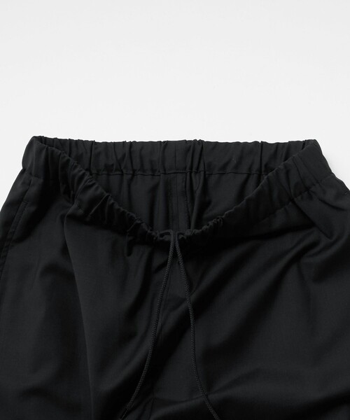 LOEFF（ロエフ）の「＜LOEFF＞トロピカルウール ハーフパンツ MENS（その他パンツ・メンズ・オリーブ/ブラック/コバルトブルー・2/1）」の21枚目の写真