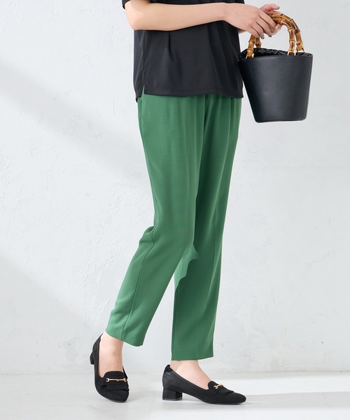 a.v.v（アーヴェヴェ）の「［支持率NO.1/接触冷感/速乾/UVカット/イージーケア］イージーテーパードパンツ（スラックス・レディース・ブラック/ベージュ/ダークグレー/インディゴブルー/グリーン/ネイビー・LARGE/MEDIUM/SMALL/X-SMALL/X-LARGE）」の5枚目の写真