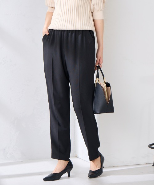 a.v.v（アーヴェヴェ）の「［支持率NO.1/接触冷感/速乾/UVカット/イージーケア］イージーテーパードパンツ（スラックス・レディース・ブラック/ベージュ/ダークグレー/インディゴブルー/グリーン/ネイビー・LARGE/MEDIUM/SMALL/X-SMALL/X-LARGE）」の2枚目の写真