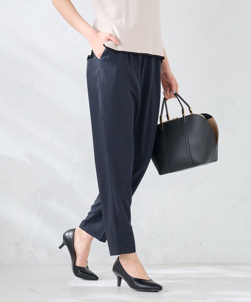 a.v.v（アーヴェヴェ）の「［支持率NO.1/接触冷感/速乾/UVカット/イージーケア］イージーテーパードパンツ（スラックス・レディース・ブラック/ベージュ/ダークグレー/インディゴブルー/グリーン/ネイビー・LARGE/MEDIUM/SMALL/X-SMALL/X-LARGE）」の21枚目の写真