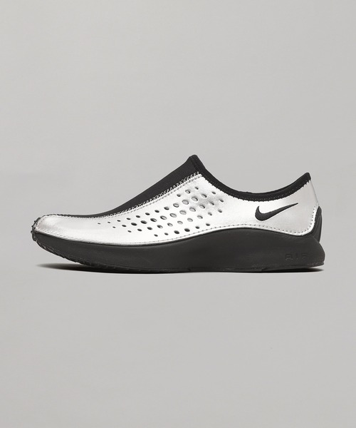 NIKE(ナイキ)の「NIKE WMNS SUPERFLY MOC HV8628-003(スニーカー・レディース・シルバー・24.5cm/25cm/25.5cm/23cm/24cm)」の1枚目の写真