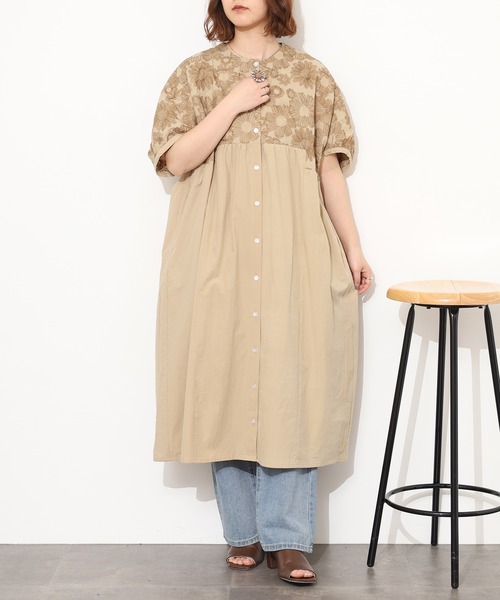 Emago(イマゴ)の「EMAGO 大きなお花刺繍ワンピース 半端袖(シャツワンピース・レディース・ベージュ/ネイビー/カーキ・FREE)」の1枚目の写真