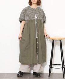 Emago（イマゴ）の「EMAGO 大きなお花刺繍ﾜﾝﾋﾟｰｽ 半端袖（シャツワンピース）」