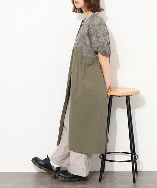 Emago(イマゴ)の「EMAGO 大きなお花刺繍ワンピース 半端袖(シャツワンピース・レディース・ベージュ/ネイビー/カーキ・FREE)」の9枚目の写真