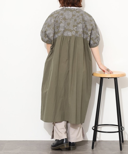 Emago(イマゴ)の「EMAGO 大きなお花刺繍ワンピース 半端袖(シャツワンピース・レディース・ベージュ/ネイビー/カーキ・FREE)」の12枚目の写真