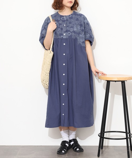 Emago(イマゴ)の「EMAGO 大きなお花刺繍ワンピース 半端袖(シャツワンピース・レディース・ベージュ/ネイビー/カーキ・FREE)」の16枚目の写真