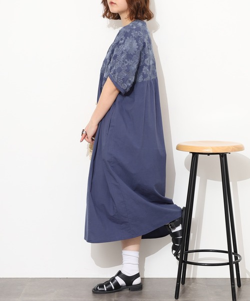 Emago(イマゴ)の「EMAGO 大きなお花刺繍ワンピース 半端袖(シャツワンピース・レディース・ベージュ/ネイビー/カーキ・FREE)」の14枚目の写真