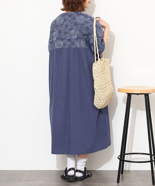 Emago(イマゴ)の「EMAGO 大きなお花刺繍ワンピース 半端袖(シャツワンピース・レディース・ベージュ/ネイビー/カーキ・FREE)」の17枚目の写真
