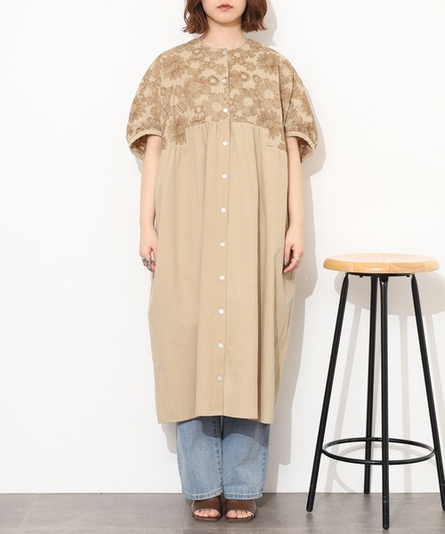 Emago(イマゴ)の「EMAGO 大きなお花刺繍ワンピース 半端袖(シャツワンピース・レディース・ベージュ/ネイビー/カーキ・FREE)」の19枚目の写真