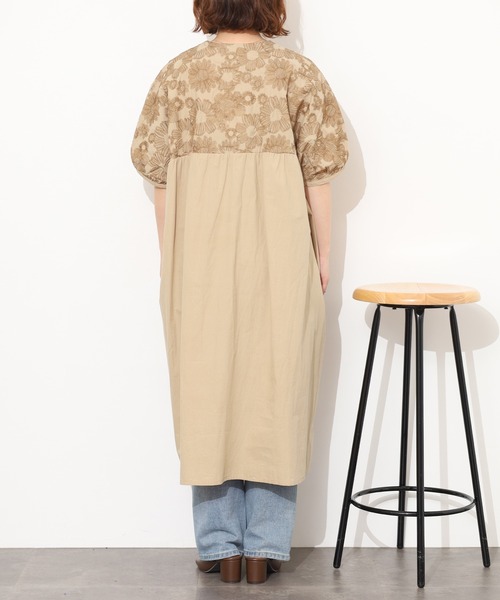 Emago(イマゴ)の「EMAGO 大きなお花刺繍ワンピース 半端袖(シャツワンピース・レディース・ベージュ/ネイビー/カーキ・FREE)」の21枚目の写真