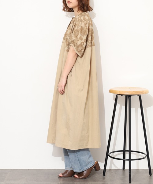 Emago(イマゴ)の「EMAGO 大きなお花刺繍ワンピース 半端袖(シャツワンピース・レディース・ベージュ/ネイビー/カーキ・FREE)」の4枚目の写真