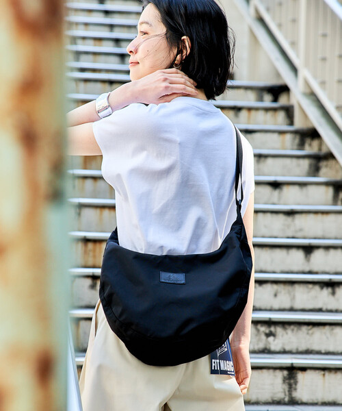 FREAK'S STORE(フリークスストア)の「GREGORY × FREAK'S STORE/グレゴリー 別注 LAUGHING SHOULDER BAG L LEATHER PATCH/別注 ラフィンショルダーバッグ L レザーパッチ(ショルダーバッグ・レディース・ブラック/ベージュ・ONE SIZE)」の7枚目の写真