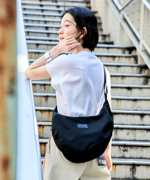 FREAK'S STORE(フリークスストア)の「GREGORY × FREAK'S STORE/グレゴリー 別注 LAUGHING SHOULDER BAG L LEATHER PATCH/別注 ラフィンショルダーバッグ L レザーパッチ(ショルダーバッグ・レディース・ブラック/ベージュ・ONE SIZE)」の8枚目の写真