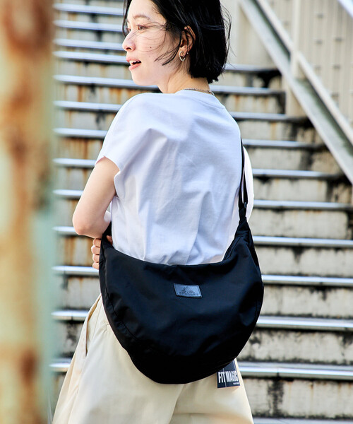 FREAK'S STORE(フリークスストア)の「GREGORY × FREAK'S STORE/グレゴリー 別注 LAUGHING SHOULDER BAG L LEATHER PATCH/別注 ラフィンショルダーバッグ L レザーパッチ(ショルダーバッグ・レディース・ブラック/ベージュ・ONE SIZE)」の9枚目の写真