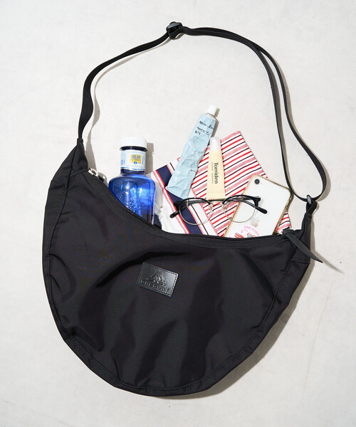 FREAK'S STORE(フリークスストア)の「GREGORY × FREAK'S STORE/グレゴリー 別注 LAUGHING SHOULDER BAG L LEATHER PATCH/別注 ラフィンショルダーバッグ L レザーパッチ(ショルダーバッグ・レディース・ブラック/ベージュ・ONE SIZE)」の10枚目の写真