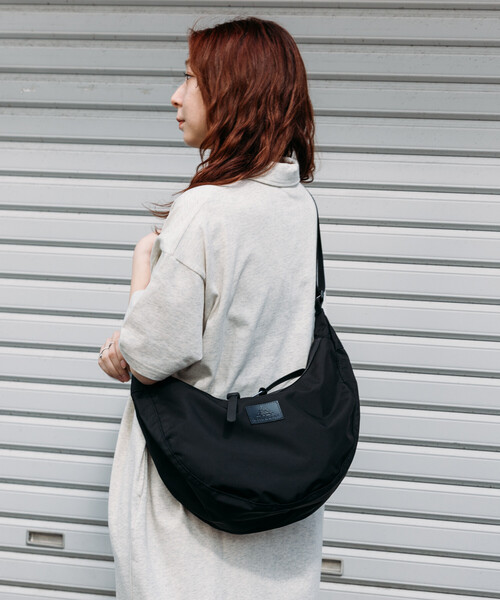 FREAK'S STORE(フリークスストア)の「GREGORY × FREAK'S STORE/グレゴリー 別注 LAUGHING SHOULDER BAG L LEATHER PATCH/別注 ラフィンショルダーバッグ L レザーパッチ(ショルダーバッグ・レディース・ブラック/ベージュ・ONE SIZE)」の13枚目の写真