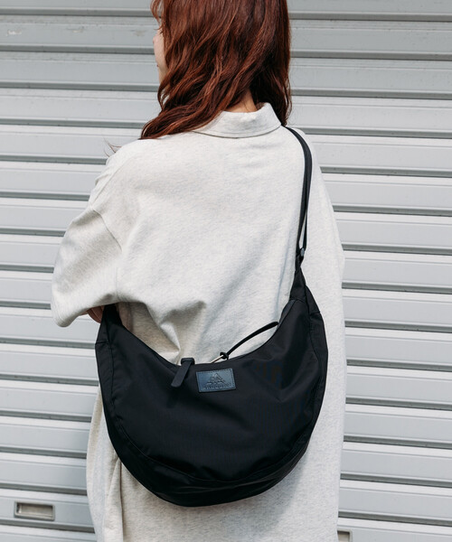 FREAK'S STORE(フリークスストア)の「GREGORY × FREAK'S STORE/グレゴリー 別注 LAUGHING SHOULDER BAG L LEATHER PATCH/別注 ラフィンショルダーバッグ L レザーパッチ(ショルダーバッグ・レディース・ブラック/ベージュ・ONE SIZE)」の14枚目の写真