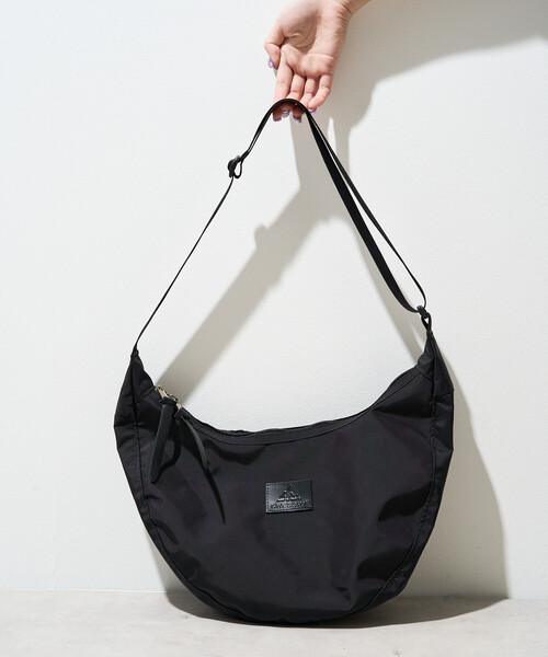 FREAK'S STORE(フリークスストア)の「GREGORY × FREAK'S STORE/グレゴリー 別注 LAUGHING SHOULDER BAG L LEATHER PATCH/別注 ラフィンショルダーバッグ L レザーパッチ(ショルダーバッグ・レディース・ブラック/ベージュ・ONE SIZE)」の19枚目の写真