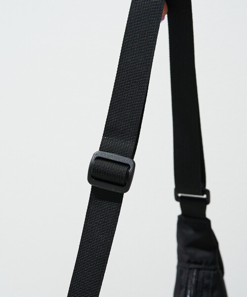 FREAK'S STORE(フリークスストア)の「GREGORY × FREAK'S STORE/グレゴリー 別注 LAUGHING SHOULDER BAG L LEATHER PATCH/別注 ラフィンショルダーバッグ L レザーパッチ(ショルダーバッグ・レディース・ブラック/ベージュ・ONE SIZE)」の22枚目の写真