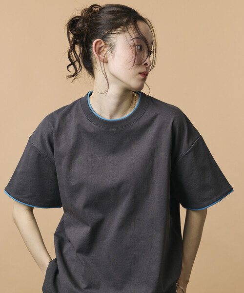 FREAK'S STORE(フリークスストア)の「限定展開 リラックスフィット 配色フェイクレイヤード クルーネック Tシャツ(Tシャツ/カットソー・メンズ・ネイビー/ダークグレー/ホワイト/チャコールグレー・LARGE/MEDIUM/SMALL)」の2枚目の写真