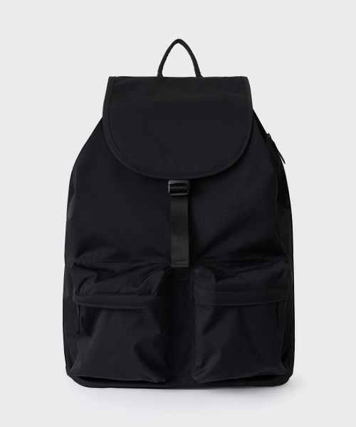 MUSINSA STANDARD（ムシンサスタンダード）の「クリンクルツーポケットフラップバックパック[ブラック]（バックパック/リュック・メンズ・その他・FREE）」の2枚目の写真