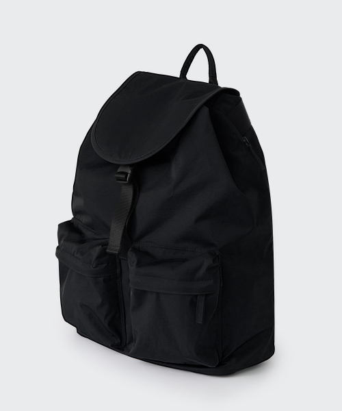 MUSINSA STANDARD（ムシンサスタンダード）の「クリンクルツーポケットフラップバックパック[ブラック]（バックパック/リュック・メンズ・その他・FREE）」の3枚目の写真