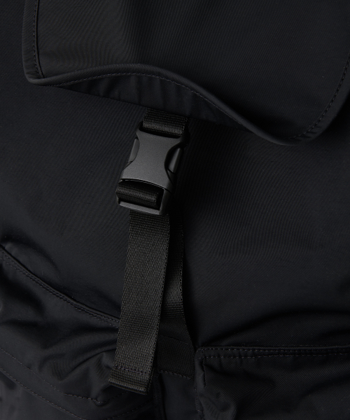 MUSINSA STANDARD（ムシンサスタンダード）の「クリンクルツーポケットフラップバックパック[ブラック]（バックパック/リュック・メンズ・その他・FREE）」の5枚目の写真