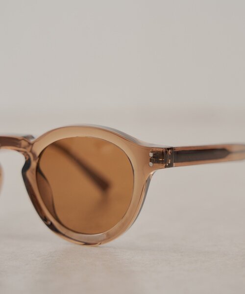 Chico(チコ)の「太ぶちカラーレンズサングラス(サングラス・レディース・ブラウン/ベージュ/ブラック・FREE)」の5枚目の写真