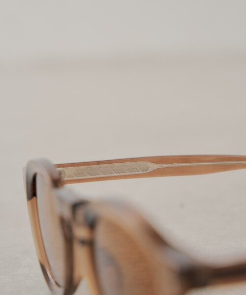 Chico(チコ)の「太ぶちカラーレンズサングラス(サングラス・レディース・ブラウン/ベージュ/ブラック・FREE)」の6枚目の写真