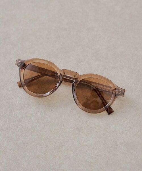 Chico(チコ)の「太ぶちカラーレンズサングラス(サングラス・レディース・ブラウン/ベージュ/ブラック・FREE)」の8枚目の写真